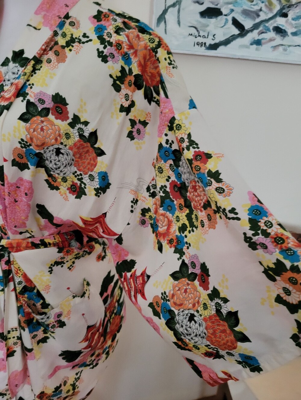 Short Japanese Style Robe In Japanese Print - Picture 2 of 9